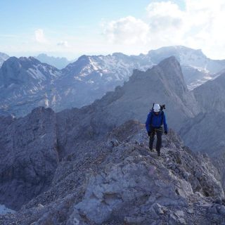 Drugi widoczek do towarzystwa, żeby pierwszemu nie było smutno 🤪

#jubiläumsgrat #hike #gory #góry #wspinaniepl #wspinanie #mountains #mountainlovers #climbing #climb #alpine #bayern