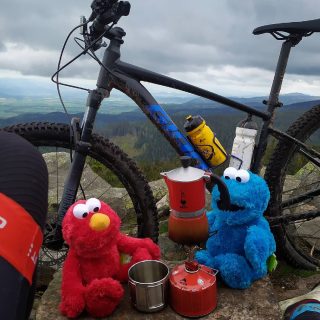 Śnieżnik i Trójmorski Wierch na rowerze. Było co deptać. Tyle w skrócie 😉. Polecam 👍

#gory #góry #mountainlovers #mountain #mountains #bikelife #coffee #coffeelover #coffeetime #mokalovers #moka  #bialetti #msr #msrgear #giantpolska #elmo #cookiemonster #sesamestreet #mountainbike #mountainbiking #rower #rowerowelove #śnieżnik #masywśnieżnika #sudety #rowerowo #kawa #czasnakawe #międzygórze #mountaincoffee

@giantbicyclespl 
@giantbicycles
@shimanopoland
@bialetti